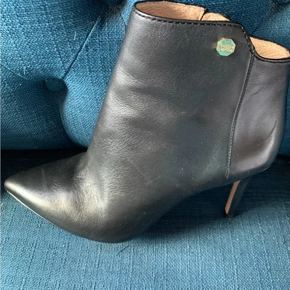 Louise et Cie Sid Pointy Toe Leather High heeled Bootie Boot SZ 8.5 $140 NWOT - Picture 3 of 4